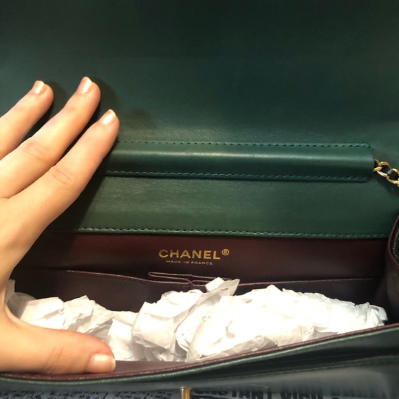 Sold! Chanel Brasserie 2015 NWOT Green Menu clutch - Picture 5 of 8